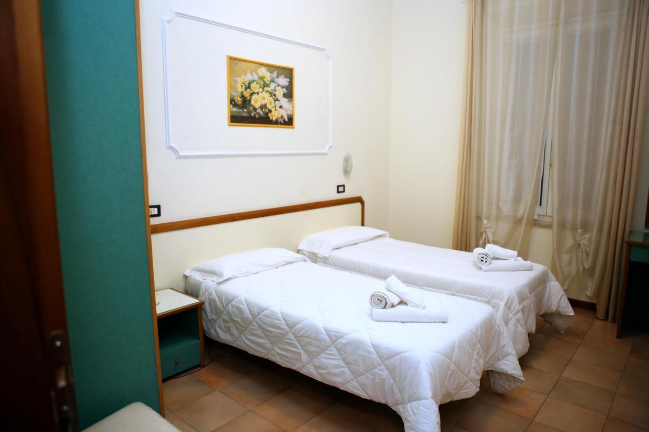 Hotel La Torre Ρίμινι Εξωτερικό φωτογραφία
