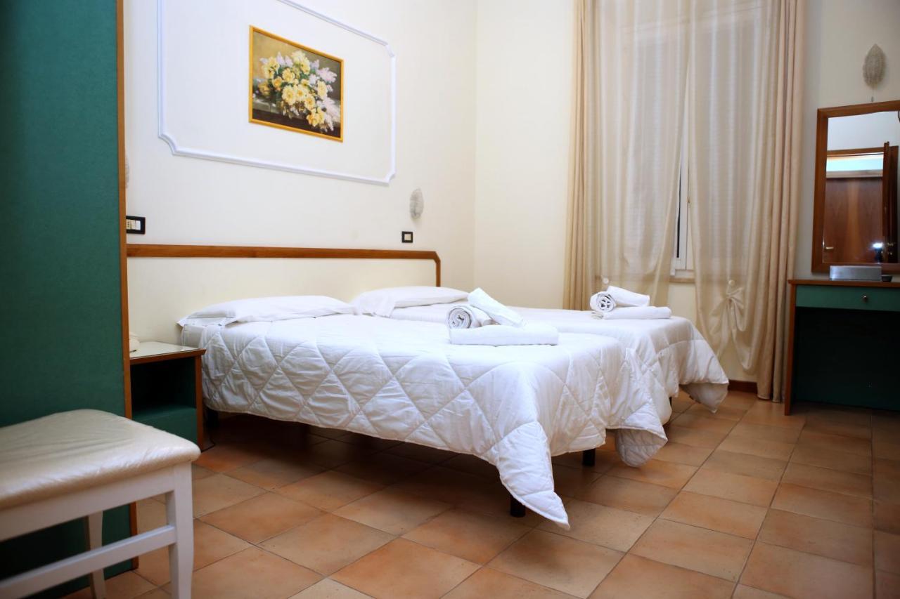 Hotel La Torre Ρίμινι Εξωτερικό φωτογραφία